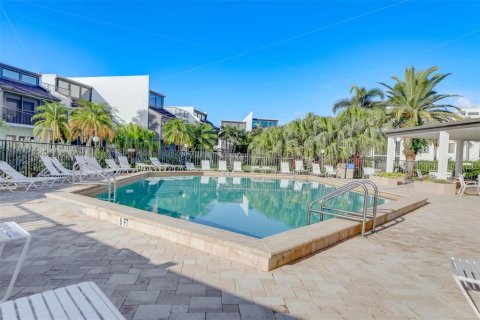 Condo in Englewood, Florida, 2 bedrooms  № 1733895 - photo 24