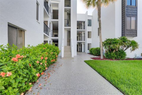 Condo in Englewood, Florida, 2 bedrooms  № 1733895 - photo 1