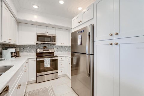 Condo in Englewood, Florida, 2 bedrooms  № 1733895 - photo 9