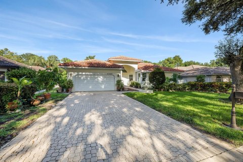 Villa ou maison à vendre à Coral Springs, Floride: 3 chambres, 212 m2 № 2387956 - photo 2