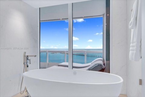 Copropriété à vendre à Miami, Floride: 4 chambres, 374.4 m2 № 2004278 - photo 15