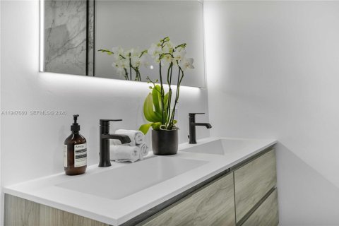 House in Palmetto Bay, Florida 5 bedrooms, 282.89 sq.m. № 2003985 - photo 8