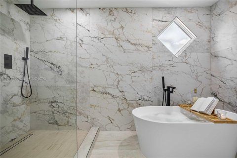 House in Palmetto Bay, Florida 5 bedrooms, 282.89 sq.m. № 2003985 - photo 5