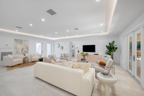 House in Palmetto Bay, Florida 5 bedrooms, 282.89 sq.m. № 2003985 - photo 20