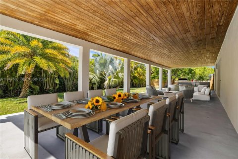House in Palmetto Bay, Florida 5 bedrooms, 282.89 sq.m. № 2003985 - photo 24