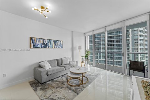 Condo in Miami, Florida, 1 bedroom  № 1947225 - photo 4