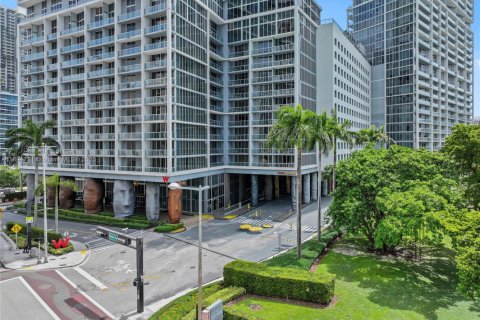 Condo in Miami, Florida, 1 bedroom  № 1947225 - photo 3