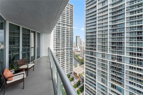 Condo in Miami, Florida, 1 bedroom  № 1947225 - photo 8