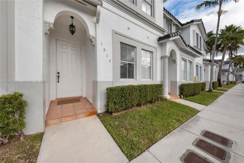 Townhouse in Doral, Florida 3 bedrooms, 152.55 sq.m. № 2002701 - photo 2