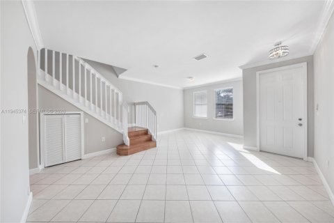 Townhouse in Doral, Florida 3 bedrooms, 152.55 sq.m. № 2002701 - photo 3