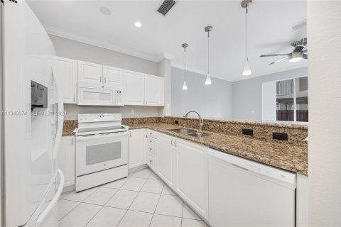 Townhouse in Doral, Florida 3 bedrooms, 152.55 sq.m. № 2002701 - photo 5