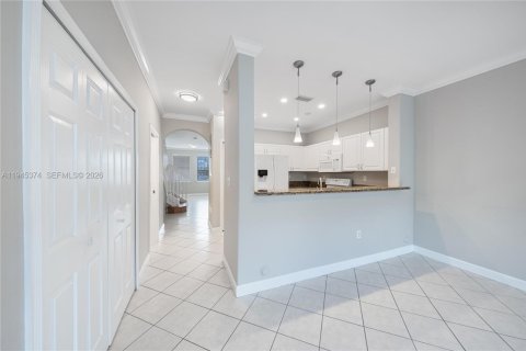 Townhouse in Doral, Florida 3 bedrooms, 152.55 sq.m. № 2002701 - photo 7