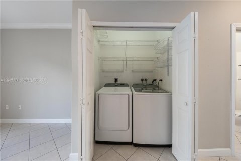 Townhouse in Doral, Florida 3 bedrooms, 152.55 sq.m. № 2002701 - photo 21