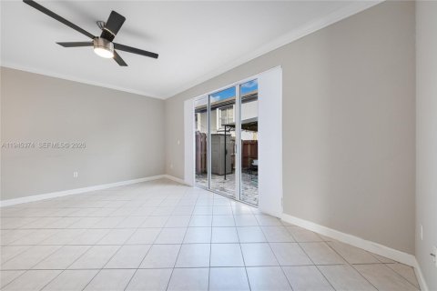 Townhouse in Doral, Florida 3 bedrooms, 152.55 sq.m. № 2002701 - photo 8