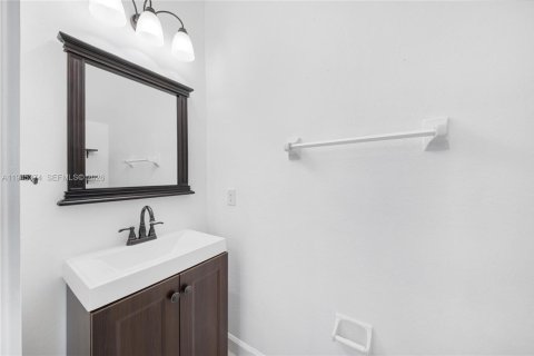 Townhouse in Doral, Florida 3 bedrooms, 152.55 sq.m. № 2002701 - photo 19