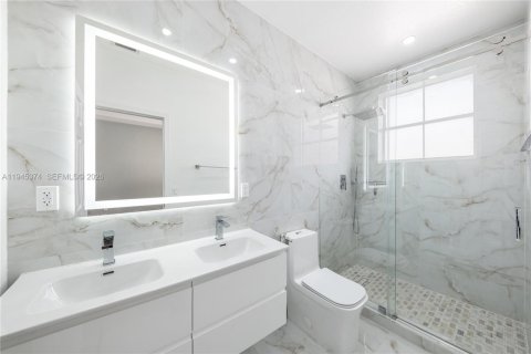 Townhouse in Doral, Florida 3 bedrooms, 152.55 sq.m. № 2002701 - photo 13