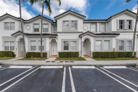 Townhouse in Doral, Florida 3 bedrooms, 152.55 sq.m. № 2002701