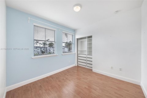 Townhouse in Doral, Florida 3 bedrooms, 152.55 sq.m. № 2002701 - photo 17