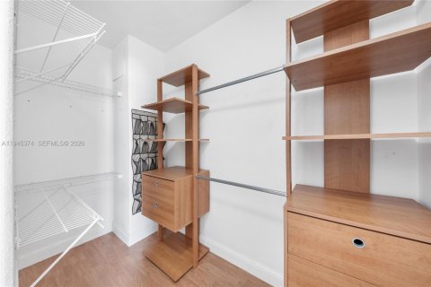 Townhouse in Doral, Florida 3 bedrooms, 152.55 sq.m. № 2002701 - photo 12