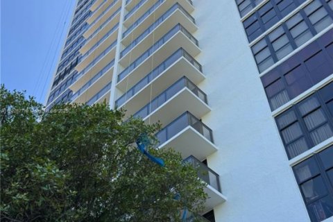 Снять в аренду кондоминиум в Авентура, Флорида 3 спальни, 145.95м2, № 1957758 - фото 12