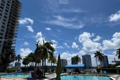 Снять в аренду кондоминиум в Авентура, Флорида 3 спальни, 145.95м2, № 1957758 - фото 13