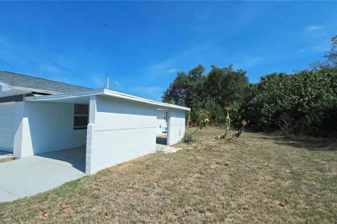 Villa ou maison à vendre à Port Charlotte, Floride: 2 chambres, 113.81 m2 № 2109398 - photo 28