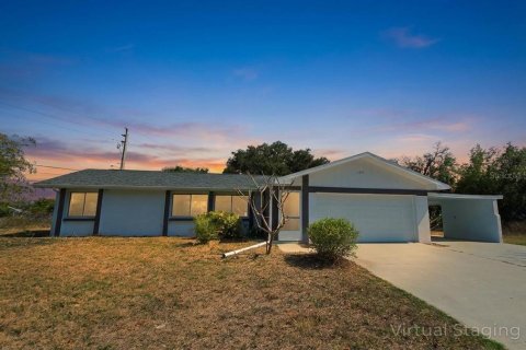 House in Port Charlotte, Florida 2 bedrooms, 113.81 sq.m. № 2109398