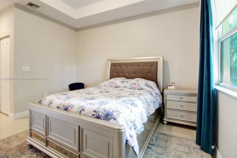 Villa ou maison à vendre à Homestead, Floride: 5 chambres, 193.05 m2 № 1786500 - photo 15