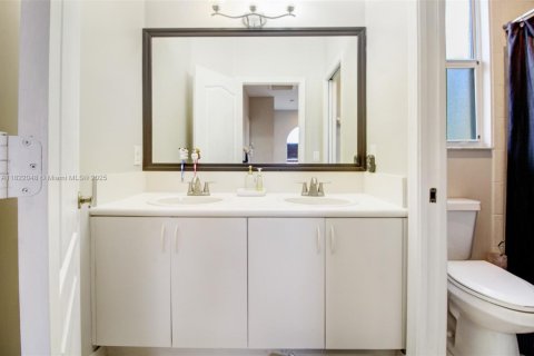 Villa ou maison à vendre à Homestead, Floride: 5 chambres, 193.05 m2 № 1786500 - photo 21