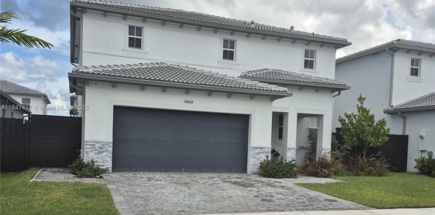 Villa ou maison à Miami, Floride 4 chambres № 1849070