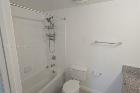 Copropriété à louer à Miramar, Floride: 2 chambres, 111.95 m2 № 1931677 - photo 2