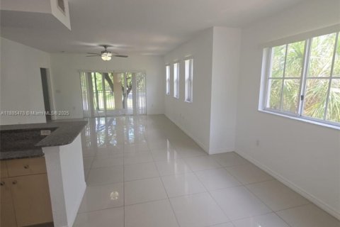 Copropriété à louer à Miramar, Floride: 2 chambres, 111.95 m2 № 1931677 - photo 11