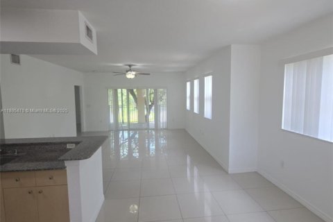 Copropriété à louer à Miramar, Floride: 2 chambres, 111.95 m2 № 1931677 - photo 18