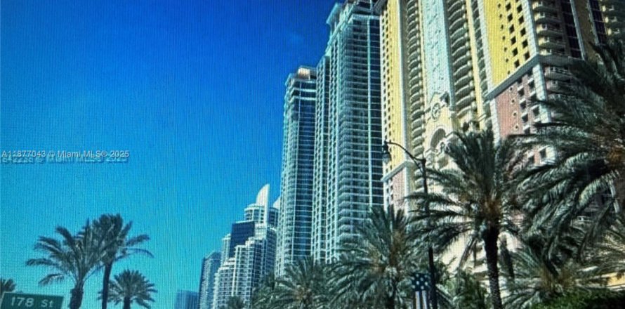 Condominio en Sunny Isles Beach, Florida, 1 dormitorio № 1928874