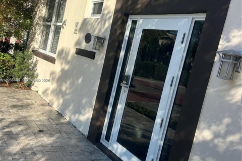 Apartamento en Fort Lauderdale, Florida 2 dormitorios, 151.8 m2 № 2007687