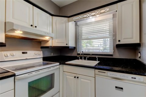 Villa ou maison à vendre à Seminole, Floride: 2 chambres, 85.93 m2 № 1720623 - photo 30