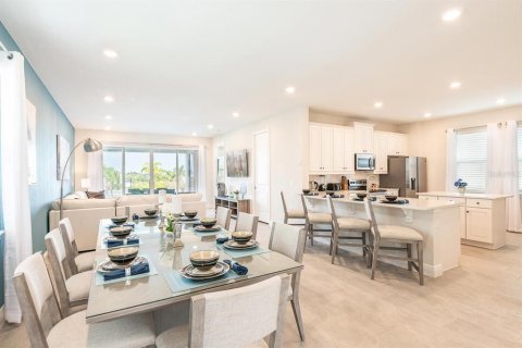 Casa en venta en Kissimmee, Florida, 6 dormitorios, 308.16 m2 № 2207735 - foto 4