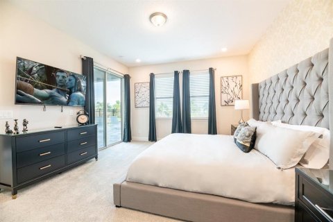 Casa en venta en Kissimmee, Florida, 6 dormitorios, 308.16 m2 № 2207735 - foto 10