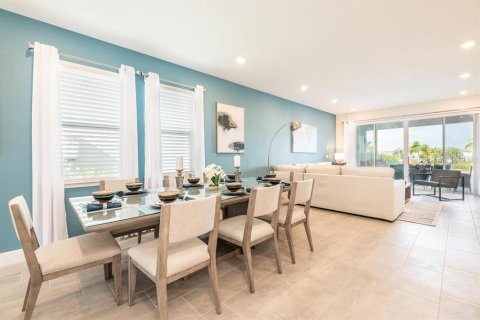 Casa en venta en Kissimmee, Florida, 6 dormitorios, 308.16 m2 № 2207735 - foto 3