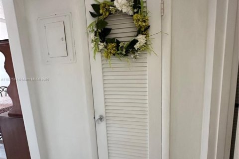 Condominio en venta en Hallandale Beach, Florida, 1 dormitorio, 58.06 m2 № 2035274 - foto 8