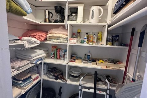 Condominio en venta en Hallandale Beach, Florida, 1 dormitorio, 58.06 m2 № 2035274 - foto 13