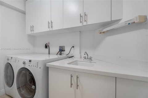 Condo in Aventura, Florida, 4 bedrooms  № 1969850 - photo 13