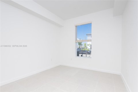 Снять в аренду таунхаус в Майами, Флорида 3 спальни, № 2044787 - фото 19