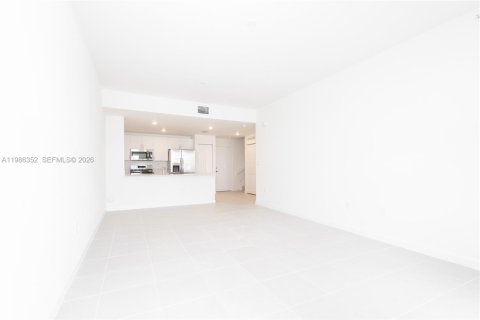 Снять в аренду таунхаус в Майами, Флорида 3 спальни, № 2044787 - фото 10