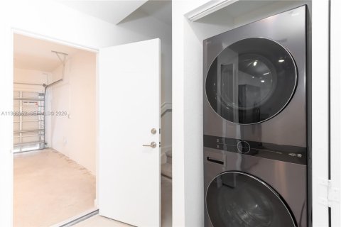 Снять в аренду таунхаус в Майами, Флорида 3 спальни, № 2044787 - фото 14