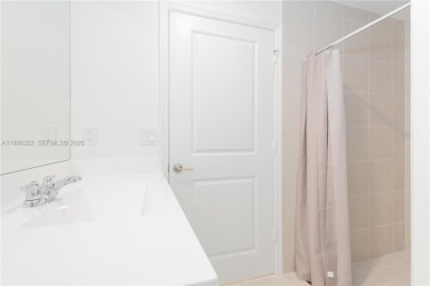 Снять в аренду таунхаус в Майами, Флорида 3 спальни, № 2044787 - фото 18