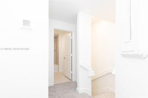 Снять в аренду таунхаус в Майами, Флорида 3 спальни, № 2044787 - фото 30