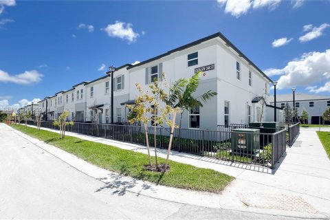 Снять в аренду таунхаус в Майами, Флорида 3 спальни, № 2044787 - фото 5