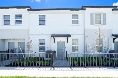 Снять в аренду таунхаус в Майами, Флорида 3 спальни, № 2044787 - фото 2