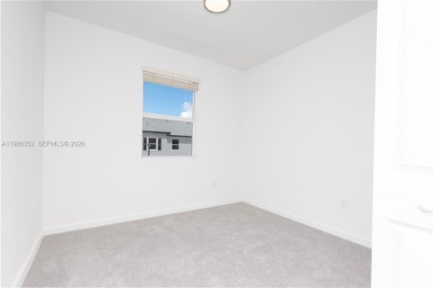 Снять в аренду таунхаус в Майами, Флорида 3 спальни, № 2044787 - фото 28